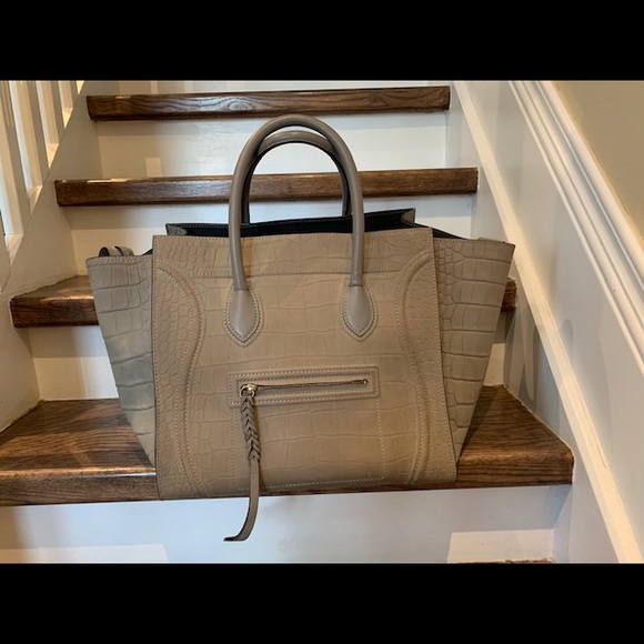 Celine hand bag 2012 mid to large size bag. - Picture 3 of 9